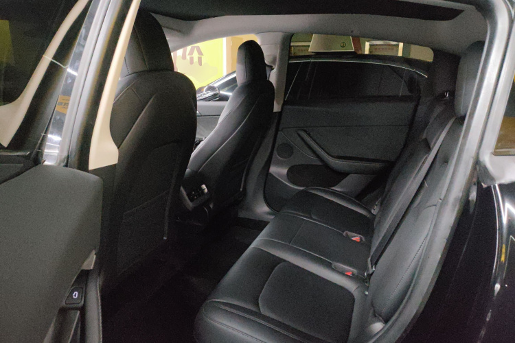 特斯拉 Model Y 2022款 后轮驱动版中控内饰21