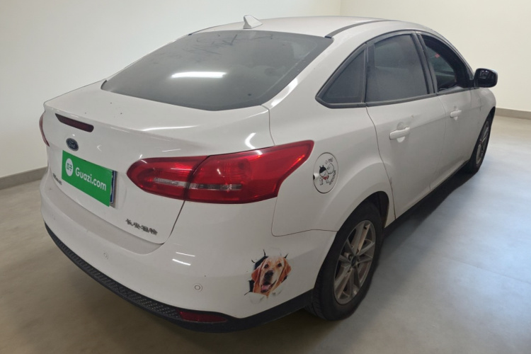 福特 福克斯 2017款 三厢 1.6L 手动风尚型智行版车身外观7