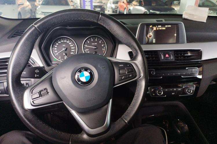宝马X1 2016款 sDrive18Li 时尚型中控内饰13