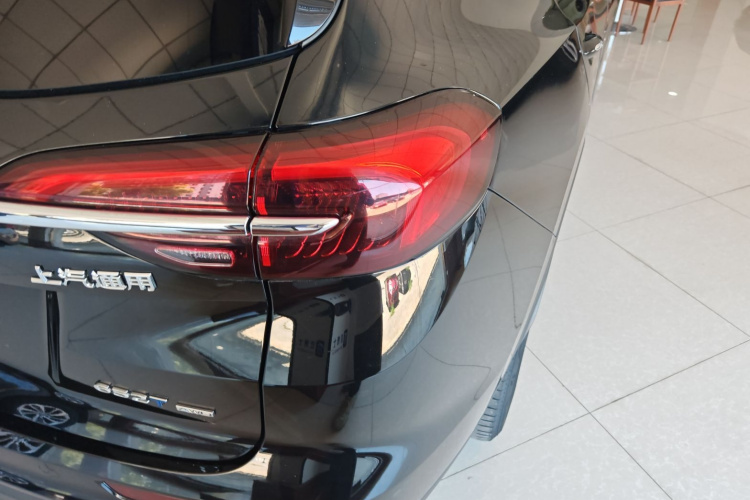 别克 2021款 昂科威Plus 652T 五座四驱豪华型车身外观9