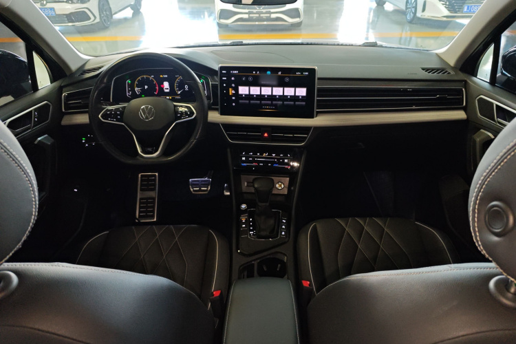 大众 途观L 2023款 改款 330TSI 自动两驱R-Line越享版中控内饰7002