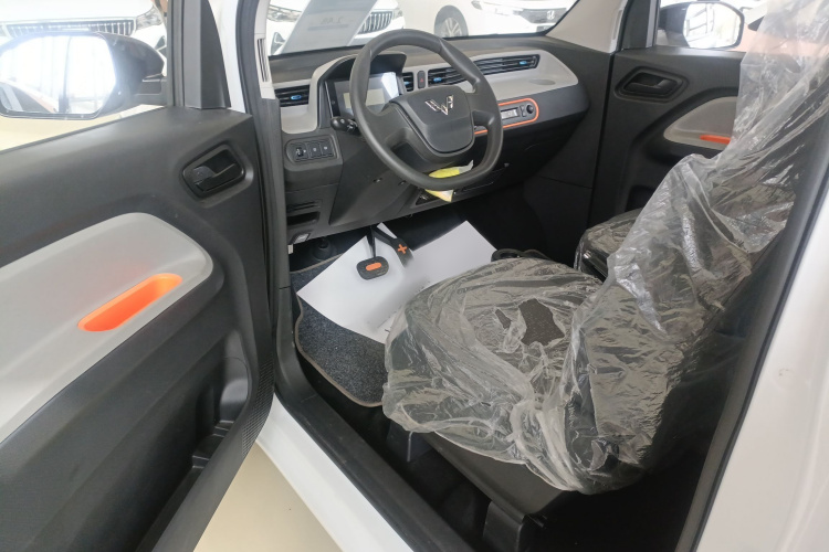 五菱汽车 宏光MINIEV 2022款 轻松款 磷酸铁锂中控内饰7002