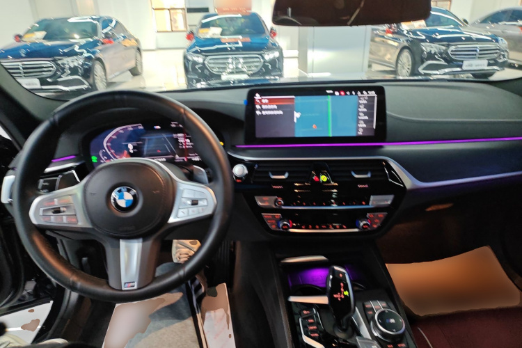 宝马5系 2023款 530Li 领先型 M运动套装中控内饰7002
