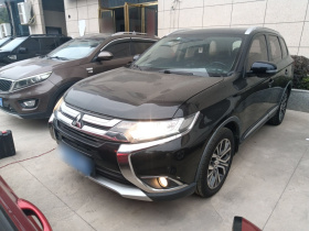 三菱 欧蓝德 2017款 2.0L 两驱荣耀版 5座