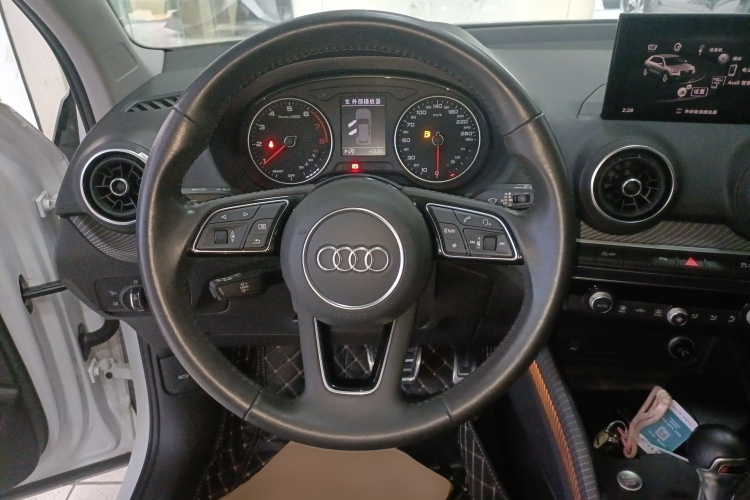 奥迪Q2L 2020款 35 TFSI 时尚致雅型中控内饰13