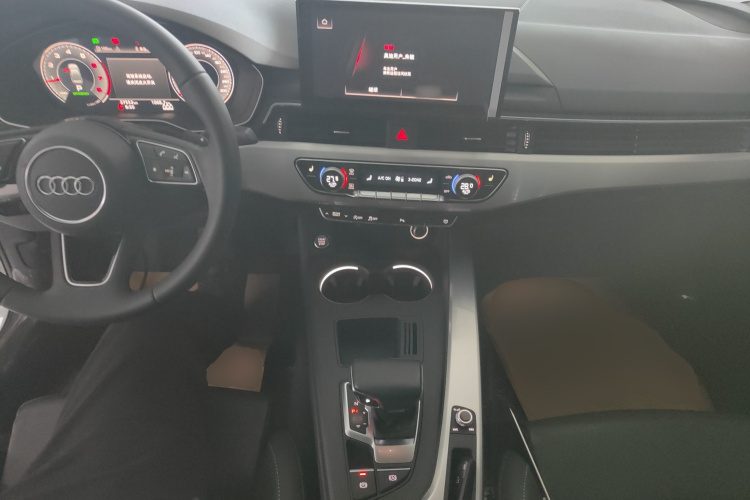 奥迪A4L 2023款 40 TFSI 时尚动感型中控内饰7002