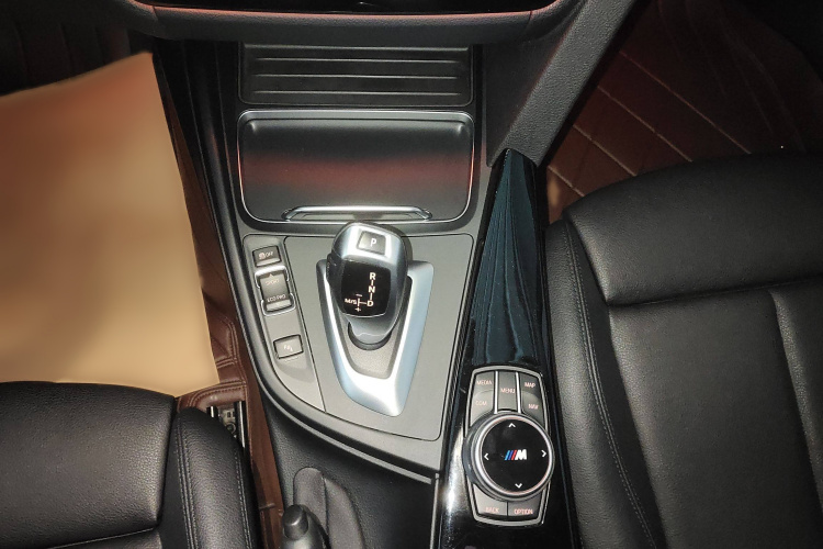 宝马3系GT 2020款 320i M运动套装局部细节9002