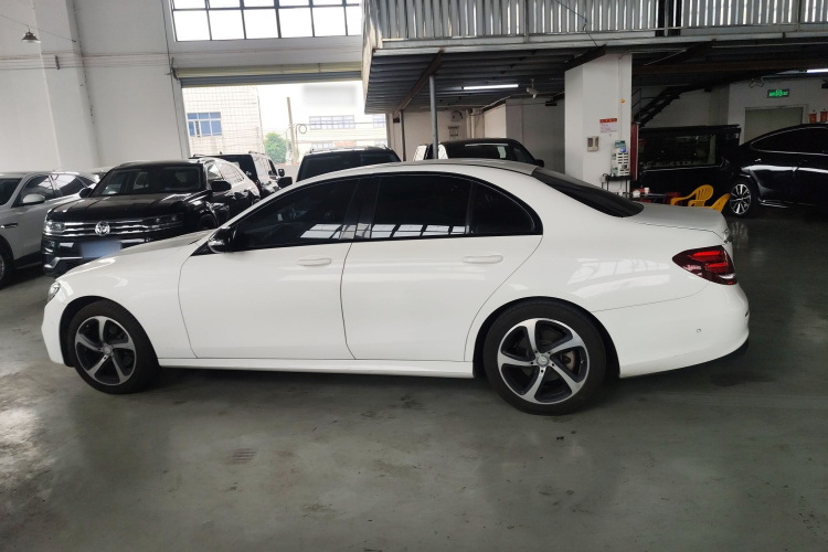 奔驰E级 2017款 E 200 运动型车身外观4