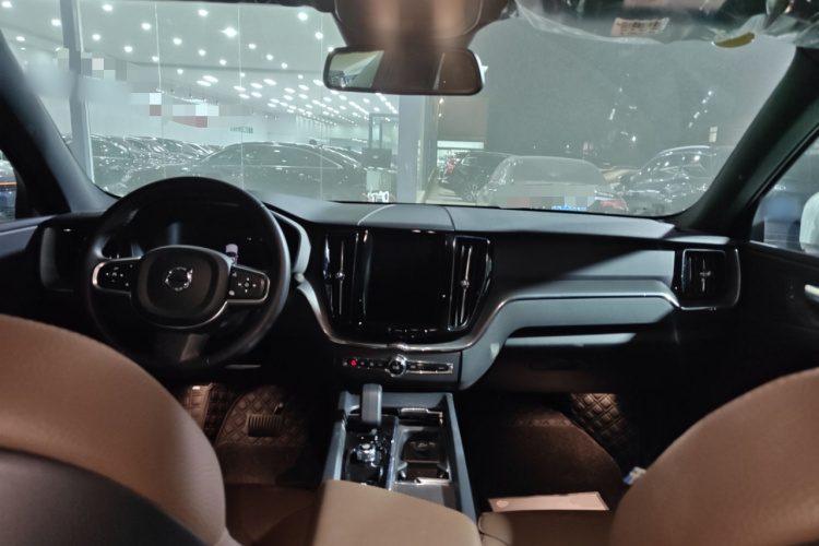 沃尔沃XC60 2025款 B5 四驱智逸豪华版中控内饰7002