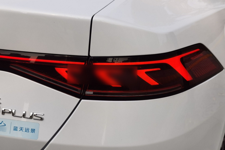 比亚迪 秦PLUS 2023款 冠军版 DM-i 55KM领先型车身外观9