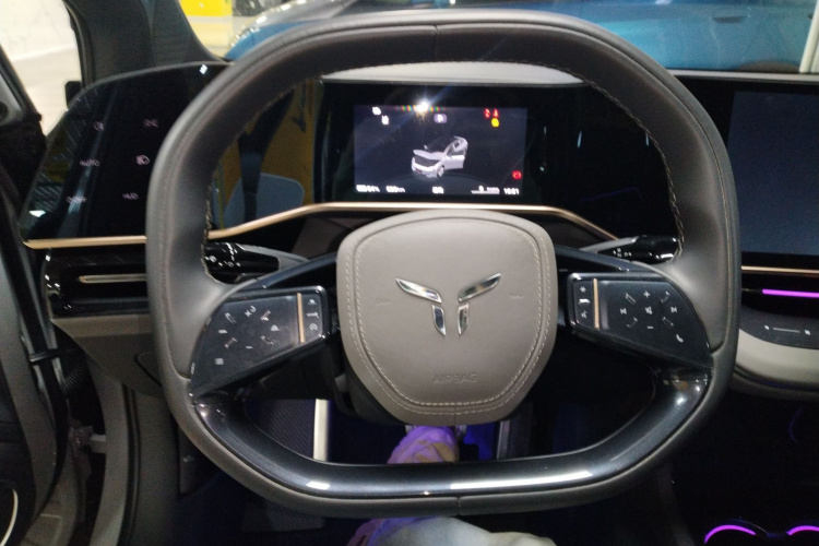 红旗EH7 2024款 760 Pro+ 四驱荣耀版中控内饰13