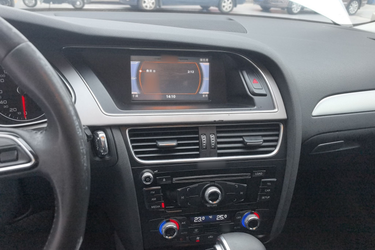 奥迪A4L 2013款 35 TFSI 自动标准型中控内饰7002