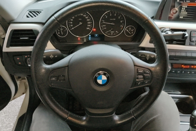 宝马3系 2015款 320i 超悦版时尚型中控内饰13