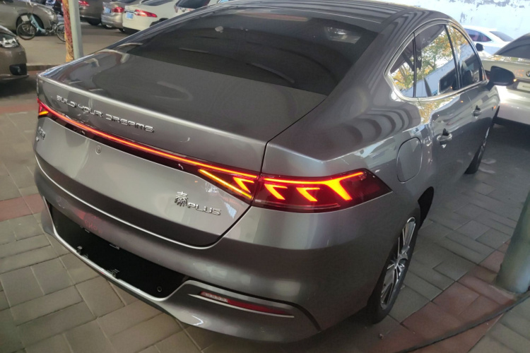 比亚迪 秦PLUS 2023款 冠军版 EV 420KM超越型车身外观7