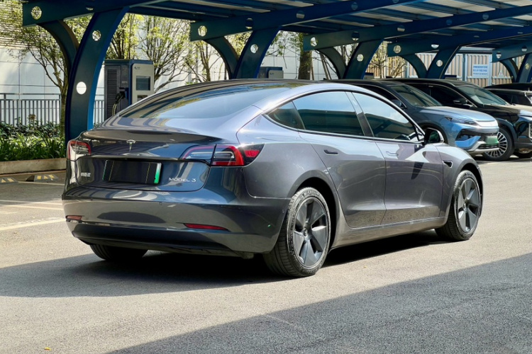 特斯拉 Model 3 2021款 标准续航后驱升级版 3D6车身外观6004