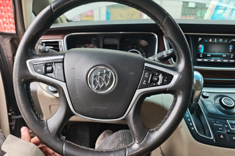 别克GL8 2017款 25S 尊贵型 国V中控内饰13