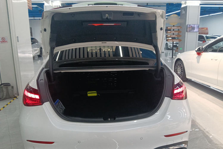 奔驰C级 2022款 改款 C 260 L 运动版局部细节23