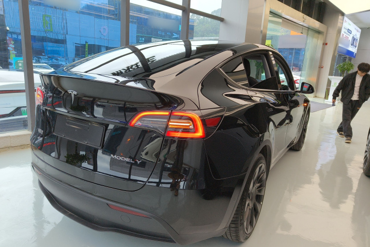 特斯拉 Model Y 2021款 标准续航后驱版车身外观6005