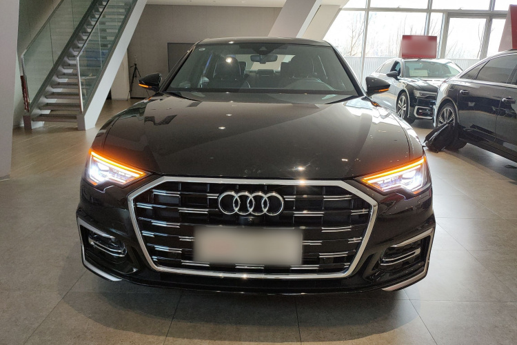 奥迪A6L 2024款 45 TFSI 臻选动感型车身外观2