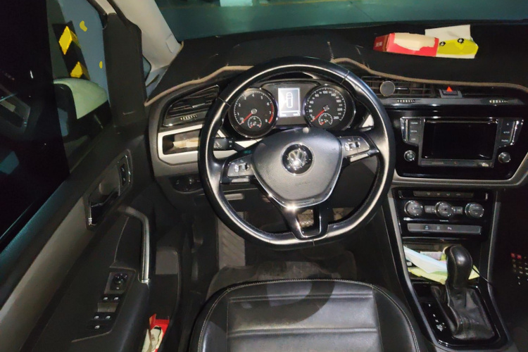 大众 2016款 途安L 280TSI DSG舒雅版中控内饰13