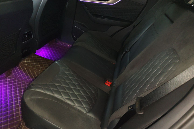 红旗HS5 2019款 2.0T 智联旗享四驱版中控内饰21