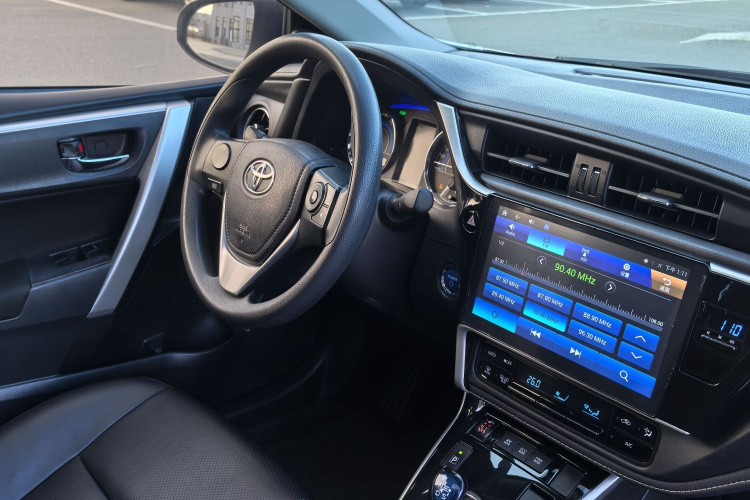 丰田 卡罗拉 2017款 改款双擎 1.8L E-CVT领先版局部细节9001