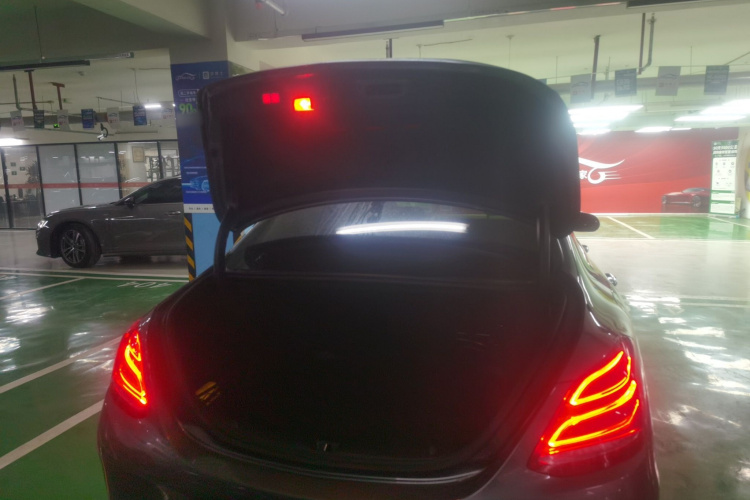 奔驰C级 2018款 C 200 运动版局部细节23