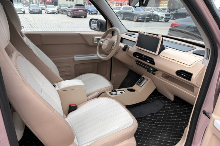 吉利银河 2023款 熊猫mini 200km 耐力熊中控内饰7003