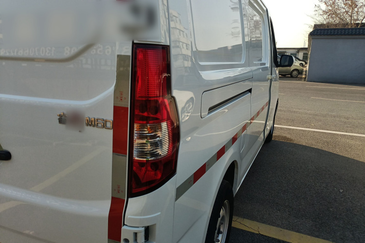 长安凯程 长安睿行M60 2023款 1.5L GDI精英型厢货2座车身外观9