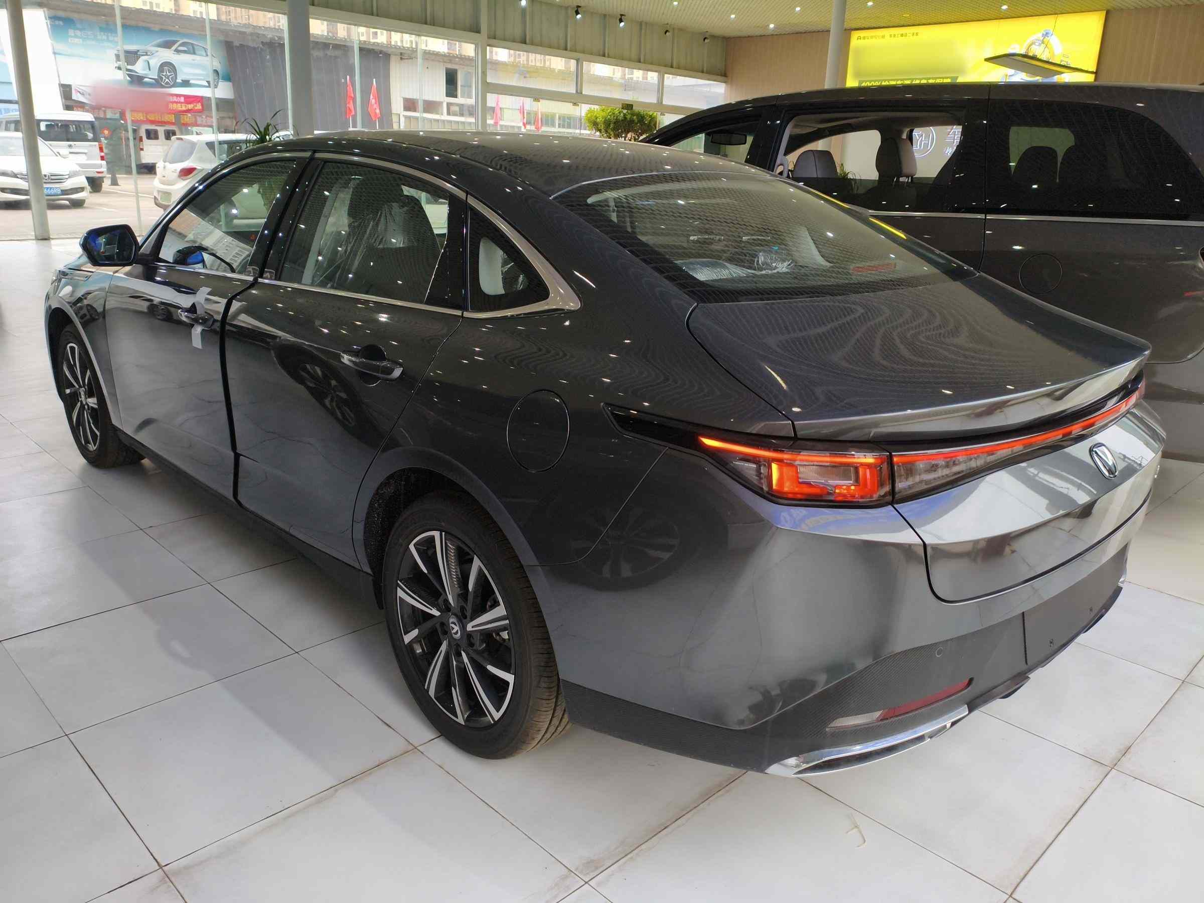 长安 逸动 2025款 蓝鲸 1.5T 500Bar尊贵型(3)