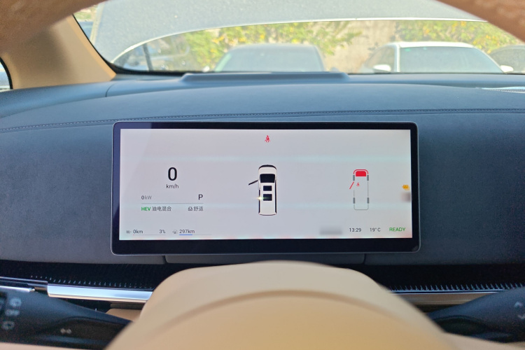 岚图汽车 岚图梦想家 2025款 PHEV 四驱尊贵鲲鹏版局部细节14