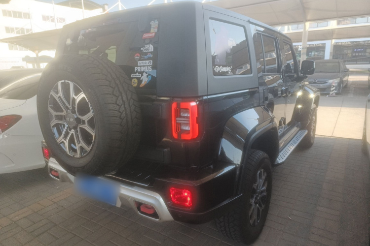 北京越野 北京BJ40 2023款 2.0T 自动四驱城市猎人版侠客型车身外观7