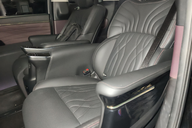 广汽传祺 传祺M8 2024款 大师系列 400T 尊贵版中控内饰21