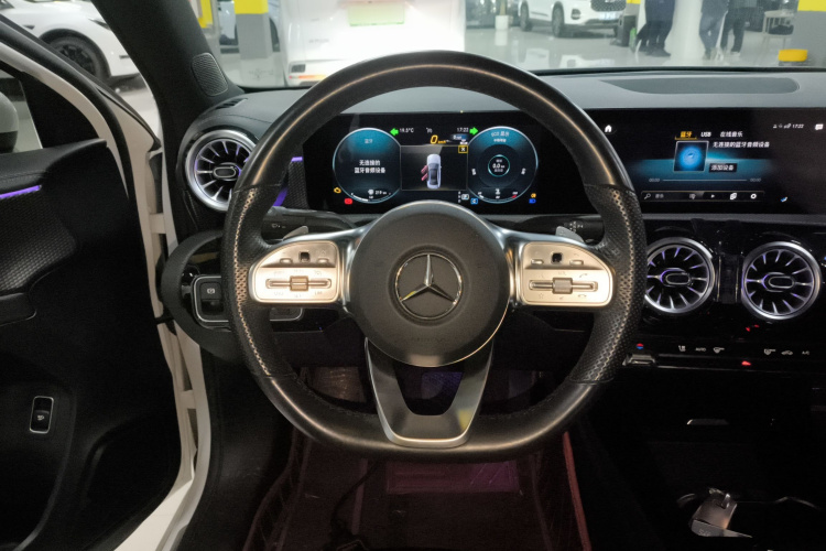 奔驰A级 2022款 改款三 A 200 L 运动轿车时尚型局部细节13