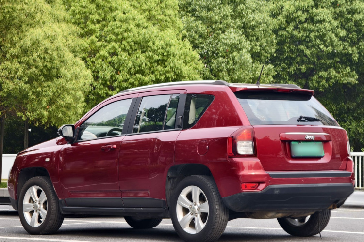 Jeep 指南者(进口) 2014款 改款 2.0L 两驱进取版车身外观6008