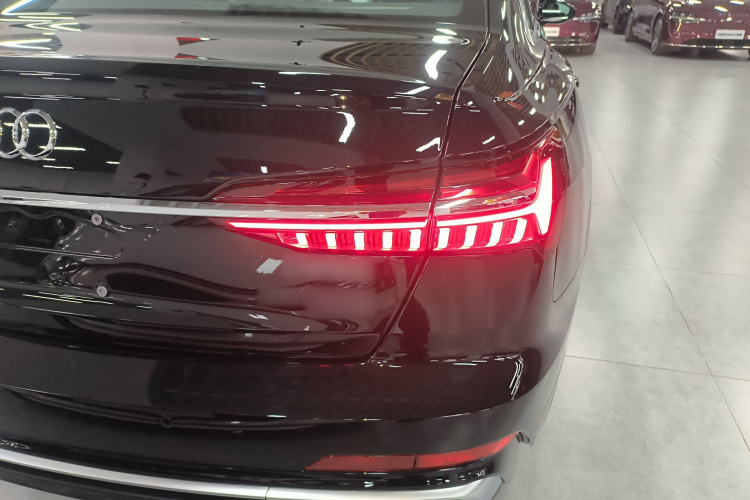 奥迪A6L 2026款 45 TFSI quattro 臻选动感型车身外观9