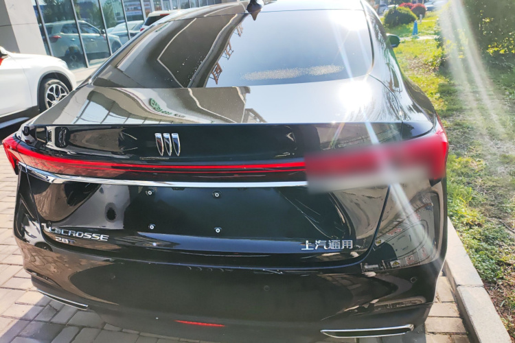 别克 君越 2024款 28T 越尊版车身外观6