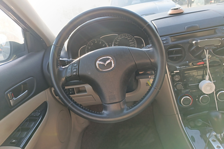 马自达6 2011款 2.0L 自动时尚型中控内饰13