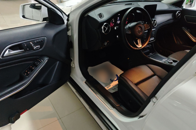 奔驰GLA 2018款 GLA 200 时尚型中控内饰20