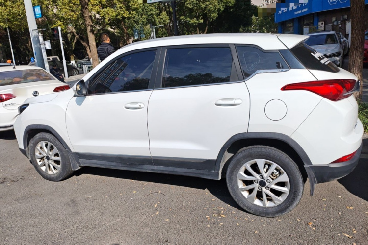 北京汽车 北京X3 2020款 1.5T 手动荣耀版PLUS车身外观4