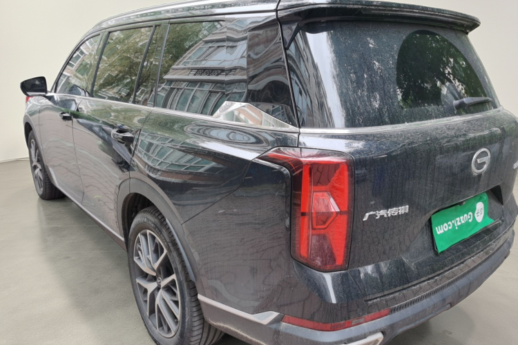 广汽传祺 传祺GS8 2022款 领航系列 2.0TGDI 四驱豪华智联版（七座）车身外观5