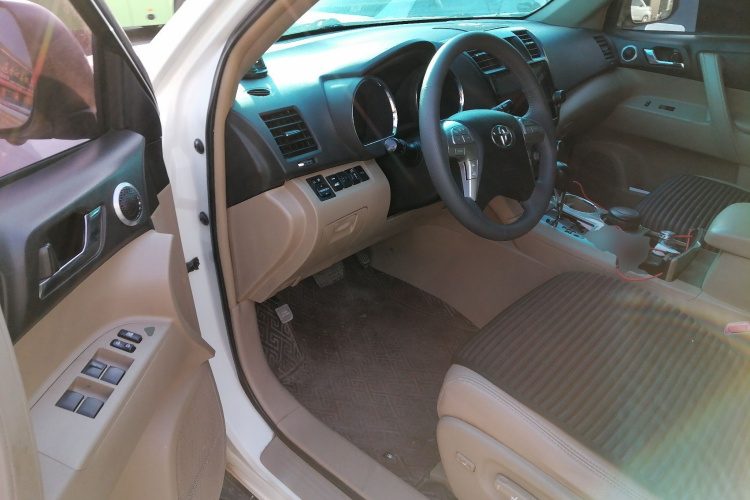 丰田 汉兰达 2012款 2.7L 两驱5座精英版中控内饰20
