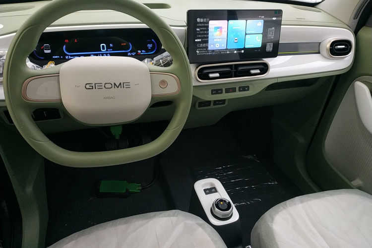 吉利银河 2025款 210km 熊猫骑士中控内饰12