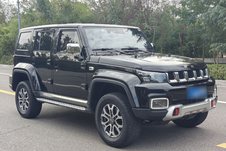 北京BJ40 2023款 2.0T 自动四驱城市猎人版侠客型车身外观6004