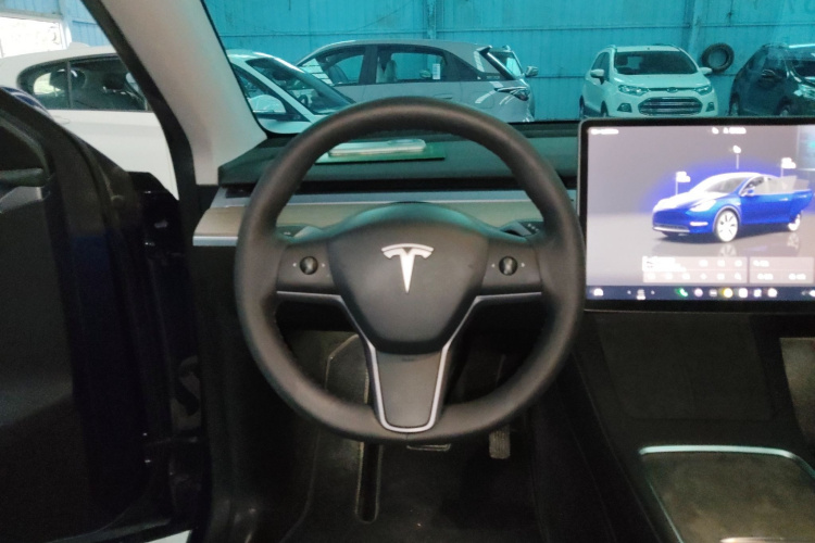 特斯拉 Model Y 2022款 改款 后轮驱动版中控内饰13