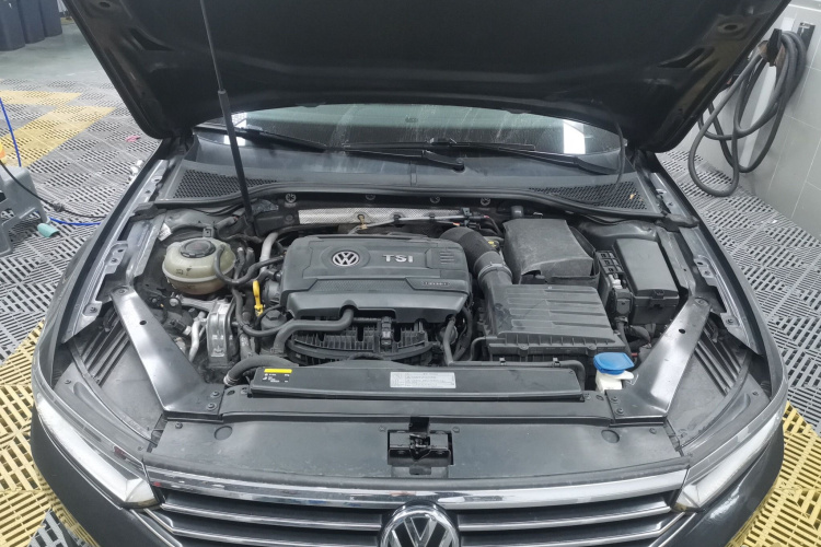 大众 迈腾 2017款 330TSI DSG 豪华型机舱底盘24