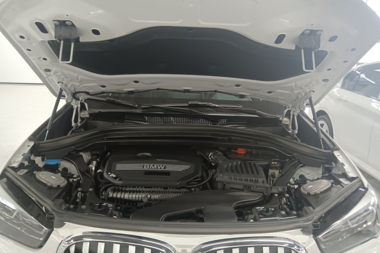 宝马X1 2022款 sDrive25Li 领先型机舱底盘24