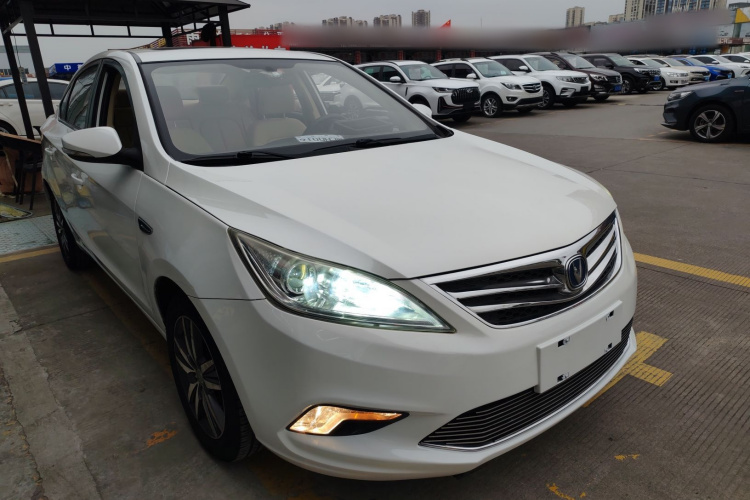 长安 逸动 2015款 1.6L 手动豪华型 国V车身外观3