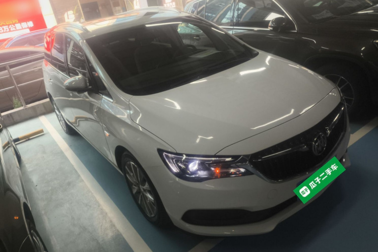 别克GL6 2021款 323T 轻混动互联豪华型车身外观3