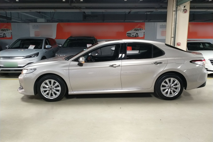 丰田 凯美瑞 2018款 2.0G 豪华版车身外观4